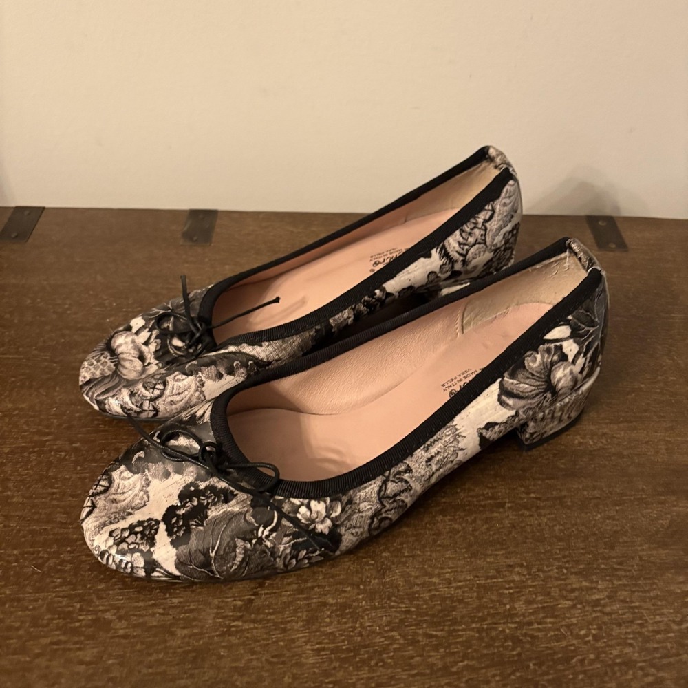 Floral Ballet Flats in Black & White - Women